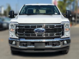 Ford Super Duty F-350 SRW XLT 2WD Reg Cab 8' Box