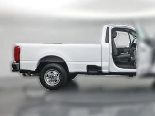 Ford Super Duty F-350 SRW XL 2WD Reg Cab 8' Box