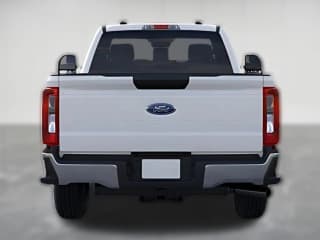 Ford Super Duty F-350 SRW XLT 4WD Reg Cab 8' Box