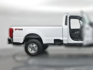 Ford Super Duty F-350 SRW XL 4WD Reg Cab 8' Box