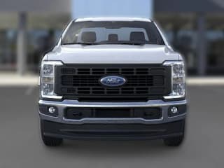 Ford Super Duty F-350 SRW XL 4WD Reg Cab 8' Box