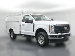 Ford Super Duty F-350 SRW XL 4WD Reg Cab 8' Box