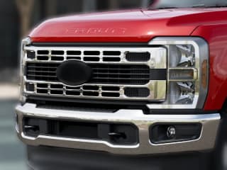 Ford Super Duty F-350 SRW XLT 4WD Reg Cab 8' Box
