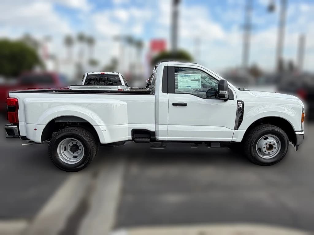Ford Super Duty F-350 DRW XLT 2WD Reg Cab 8' Box 2026 — side view