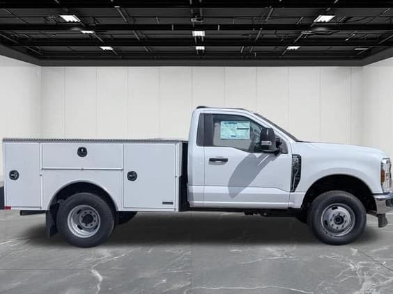 Ford Super Duty F-350 DRW XLT 4WD Reg Cab 8' Box 2026 — side view