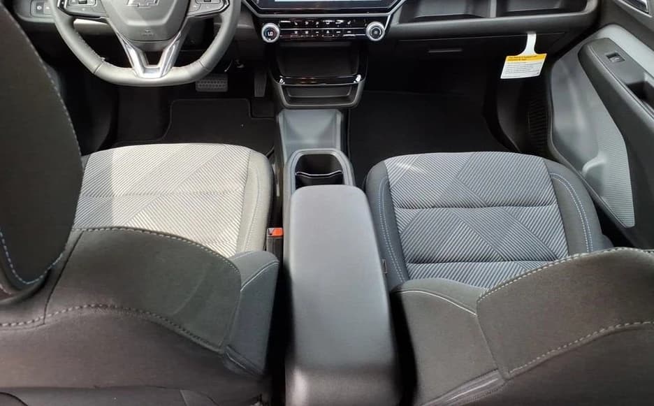 Chevrolet Bolt LT FWD 4dr 2027 — side view