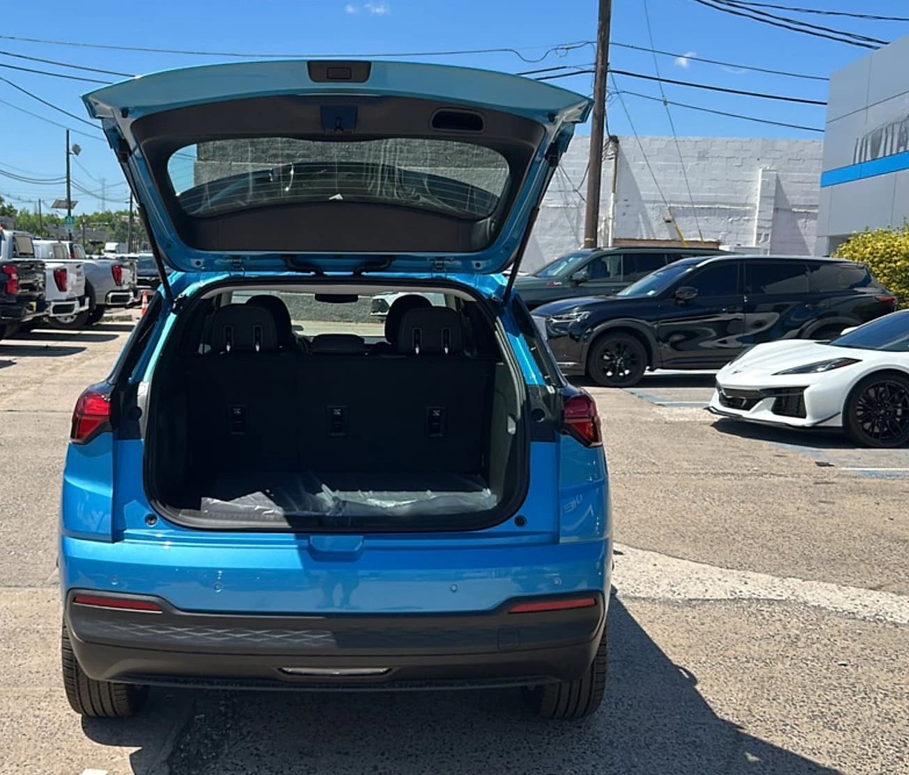 Chevrolet Bolt LT FWD 4dr 2027 — side view
