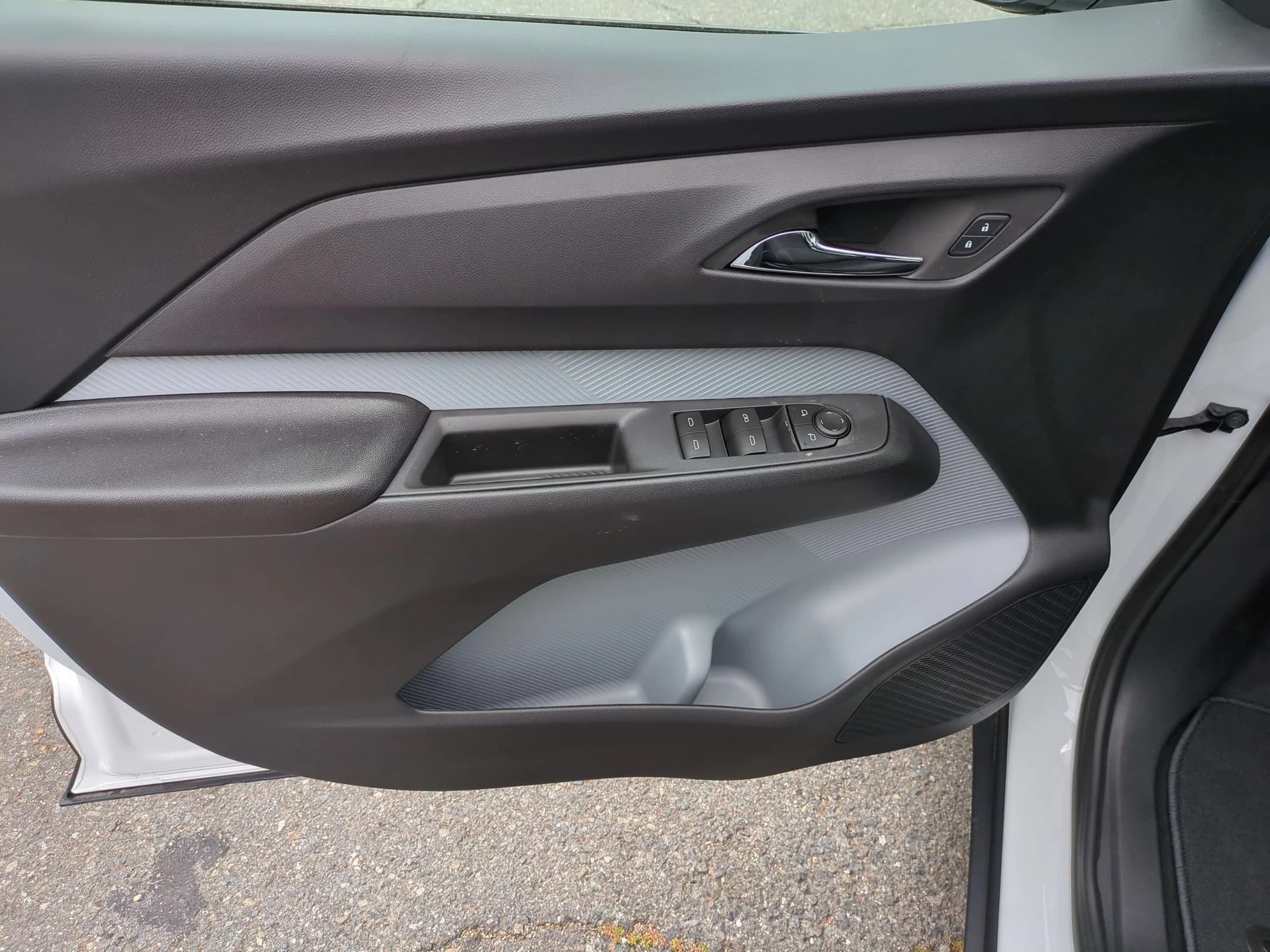 Chevrolet Bolt LT FWD 4dr 2027 — side view