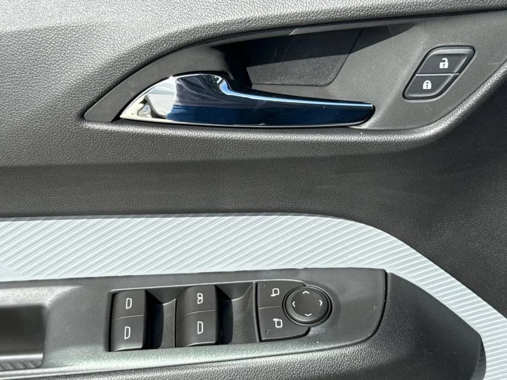 Chevrolet Bolt LT FWD 4dr 2027 — side view