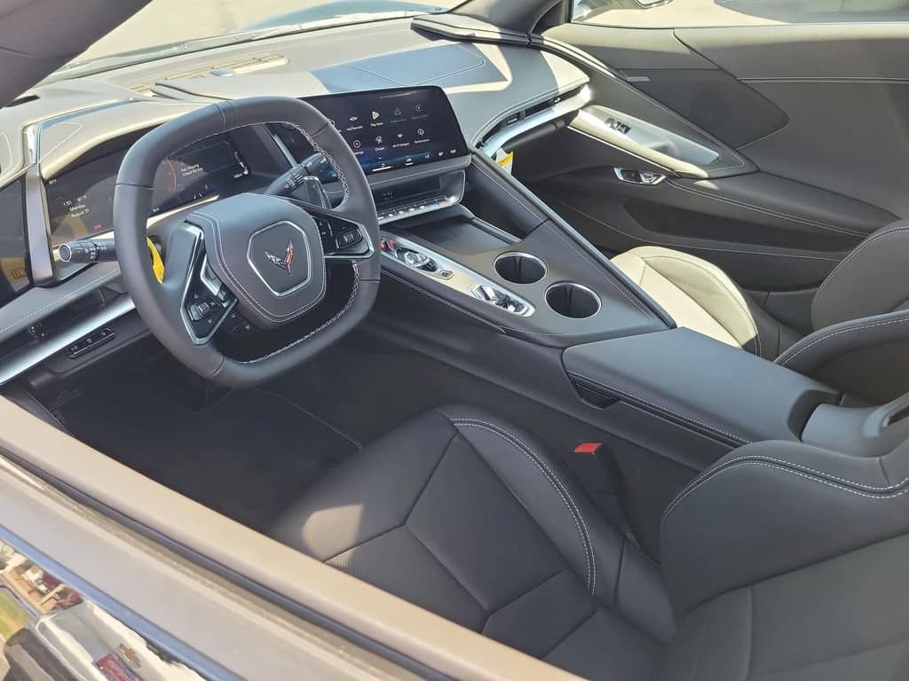 Chevrolet Corvette 1LT 2dr Stingray Cpe 2027 — side view