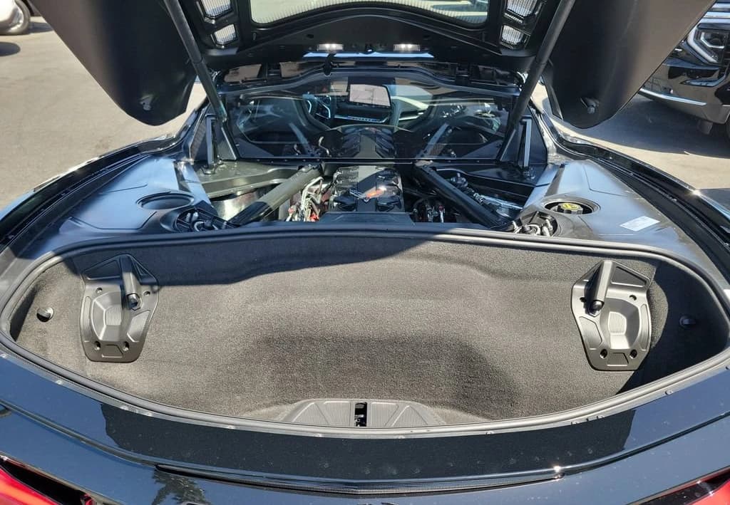 Chevrolet Corvette 1LT 2dr Stingray Cpe 2027 — side view