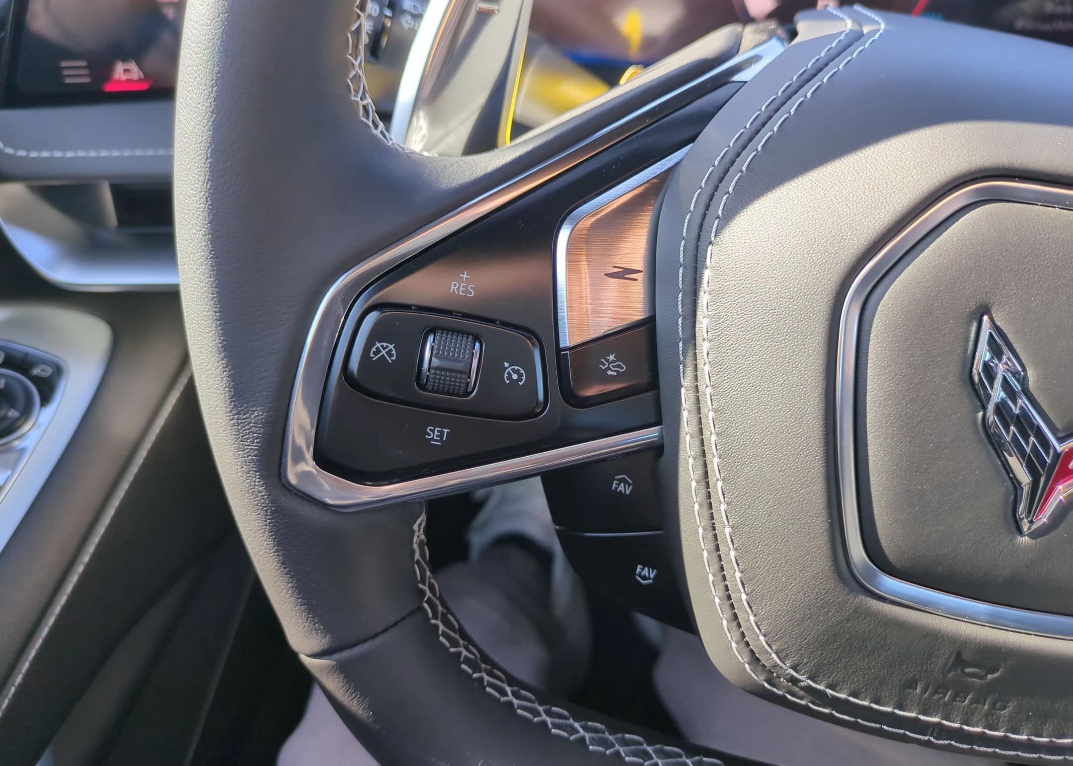 Chevrolet Corvette 1LT 2dr Stingray Cpe 2027 — side view