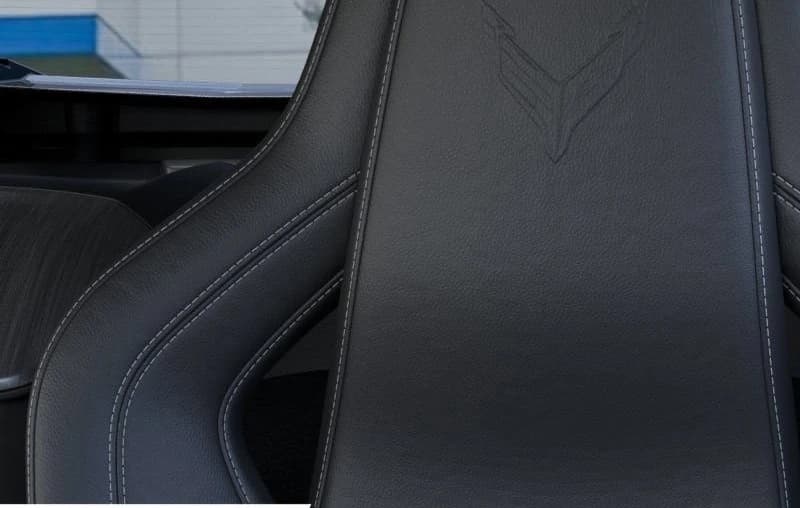 Chevrolet Corvette 2LT 2dr Stingray Cpe 2027 — side view