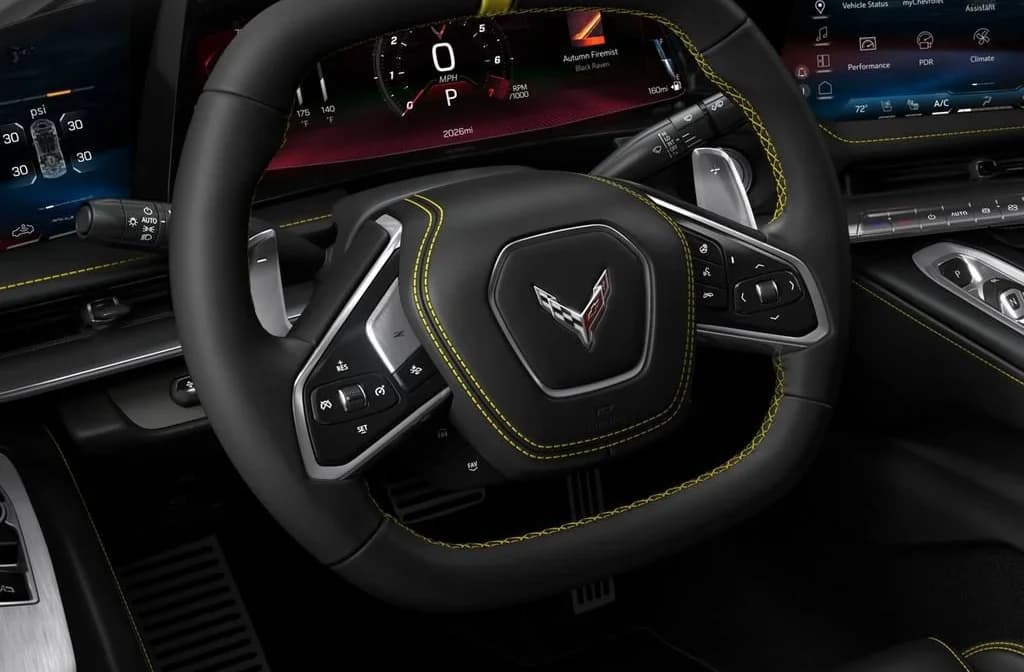 Chevrolet Corvette 2LT 2dr Stingray Cpe 2027 — side view