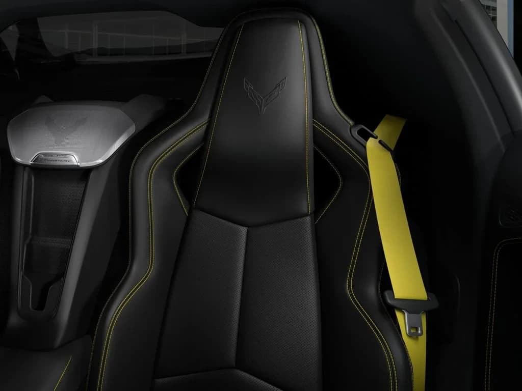 Chevrolet Corvette 2LT 2dr Stingray Cpe 2027 — side view