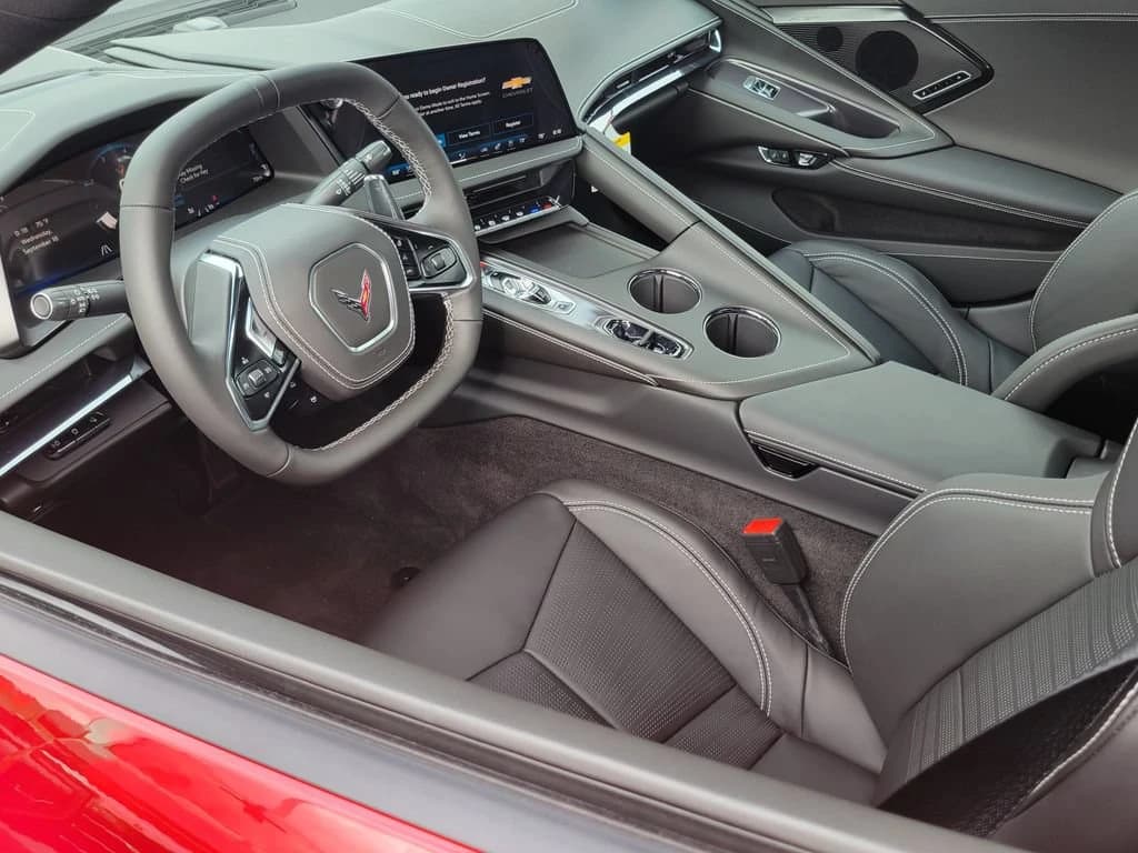 Chevrolet Corvette 2LT 2dr Stingray Conv 2027 — side view