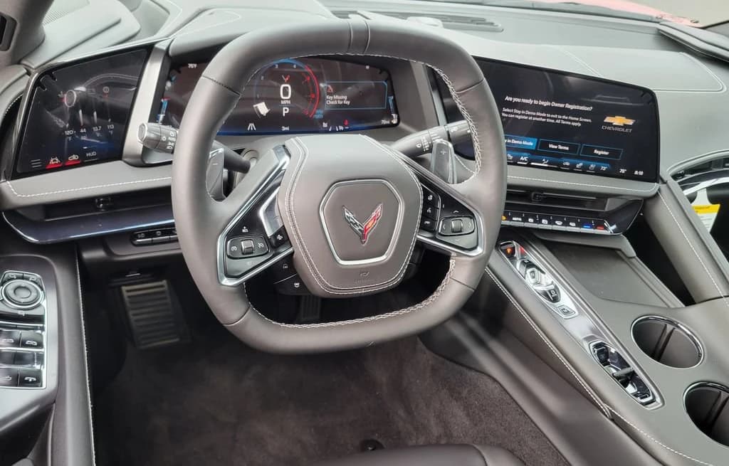 Chevrolet Corvette 2LT 2dr Stingray Conv 2027 — side view