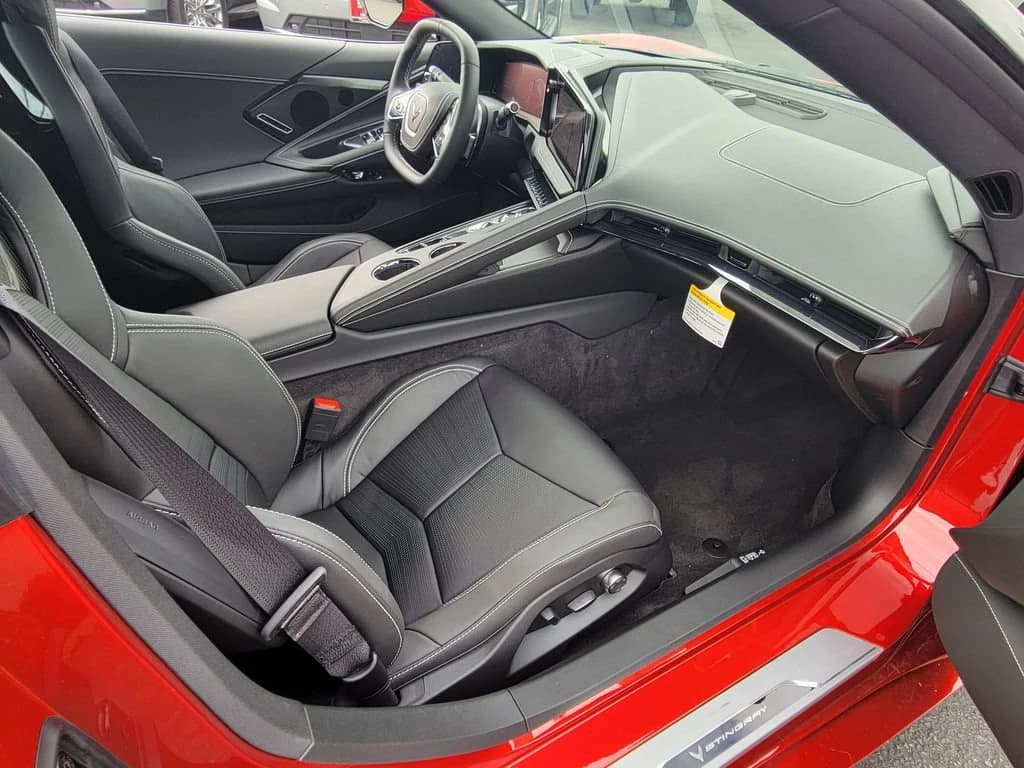 Chevrolet Corvette 2LT 2dr Stingray Conv 2027 — side view