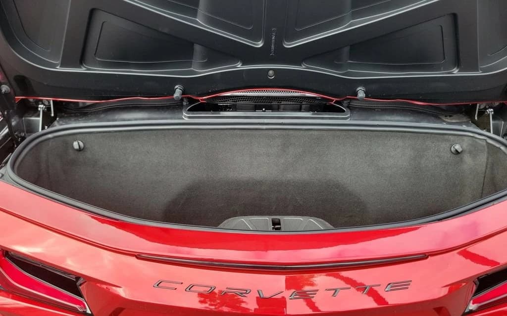 Chevrolet Corvette 2LT 2dr Stingray Conv 2027 — side view
