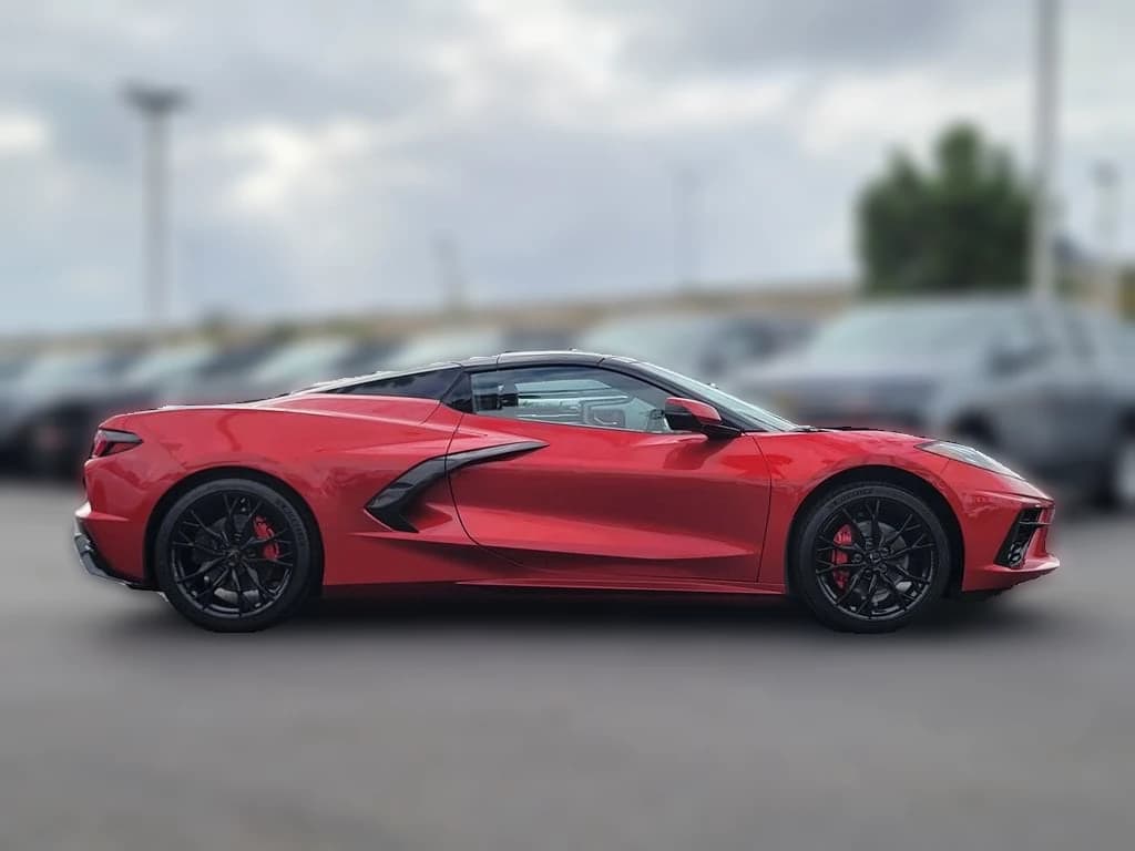 Chevrolet Corvette 2LT 2dr Stingray Conv 2027 — side view
