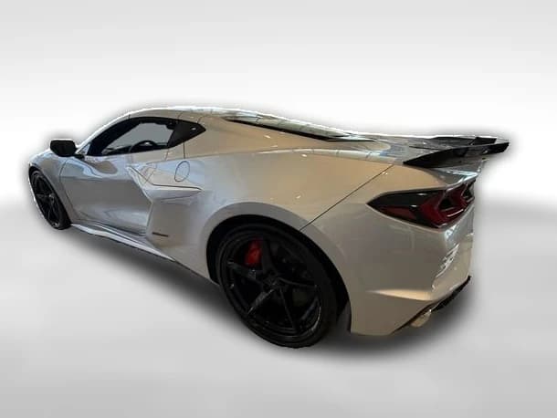 Chevrolet Corvette 1LZ 2dr E-Ray Cpe 2026 — side view