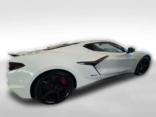 Chevrolet Corvette 3LZ 2dr E-Ray Cpe 2026 — side view