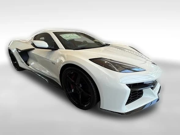 Chevrolet Corvette 3LZ 2dr E-Ray Cpe 2026 — side view