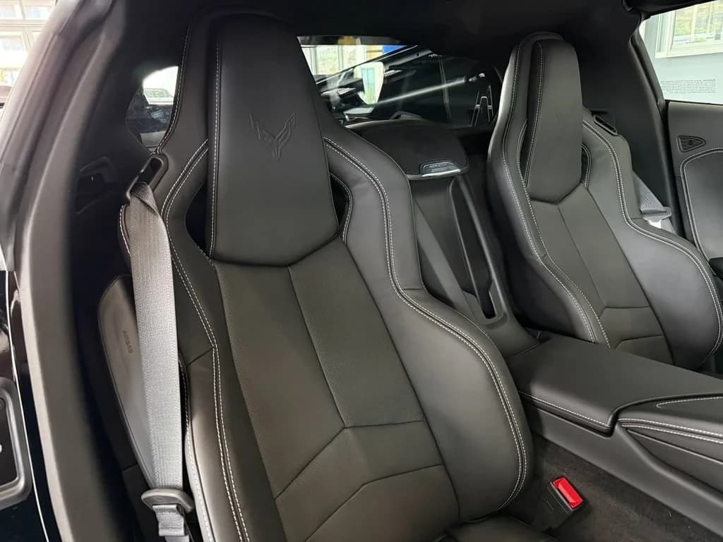 Chevrolet Corvette 1LT 2dr Grand Sport Cpe 2027 — side view