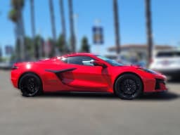 Chevrolet Corvette 1LT 2dr Grand Sport Cpe 2027 — side view