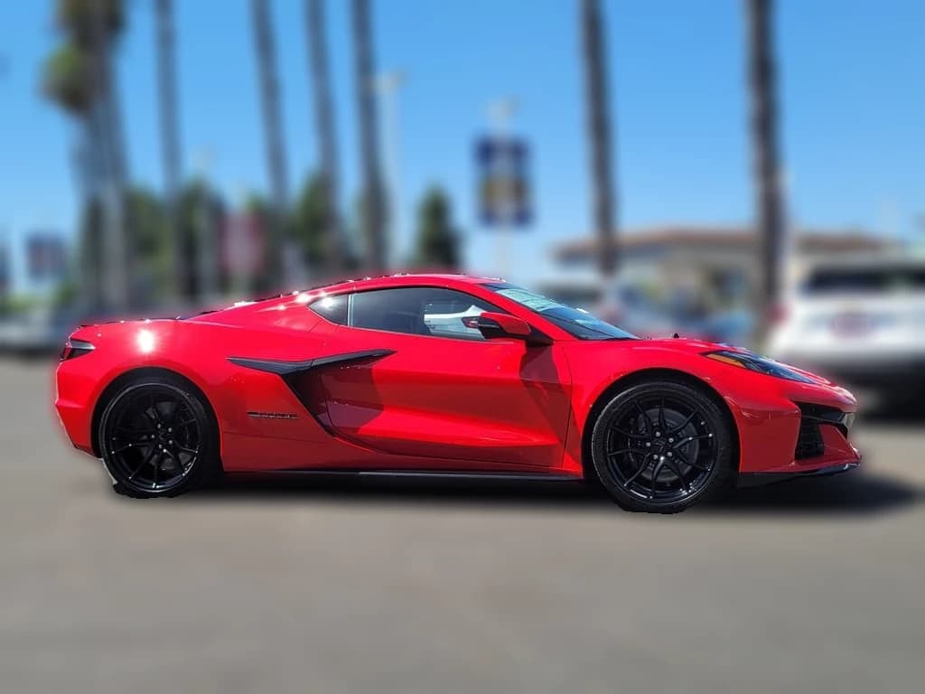 Chevrolet Corvette 1LT 2dr Grand Sport Cpe 2027 — side view