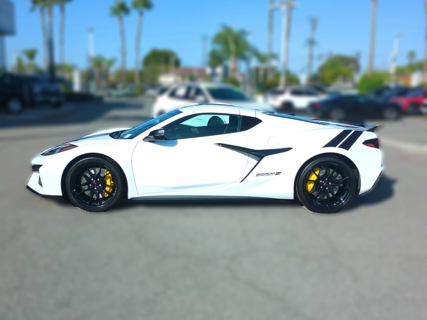 Chevrolet Corvette 2LT 2dr Grand Sport Cpe 2027 — side view