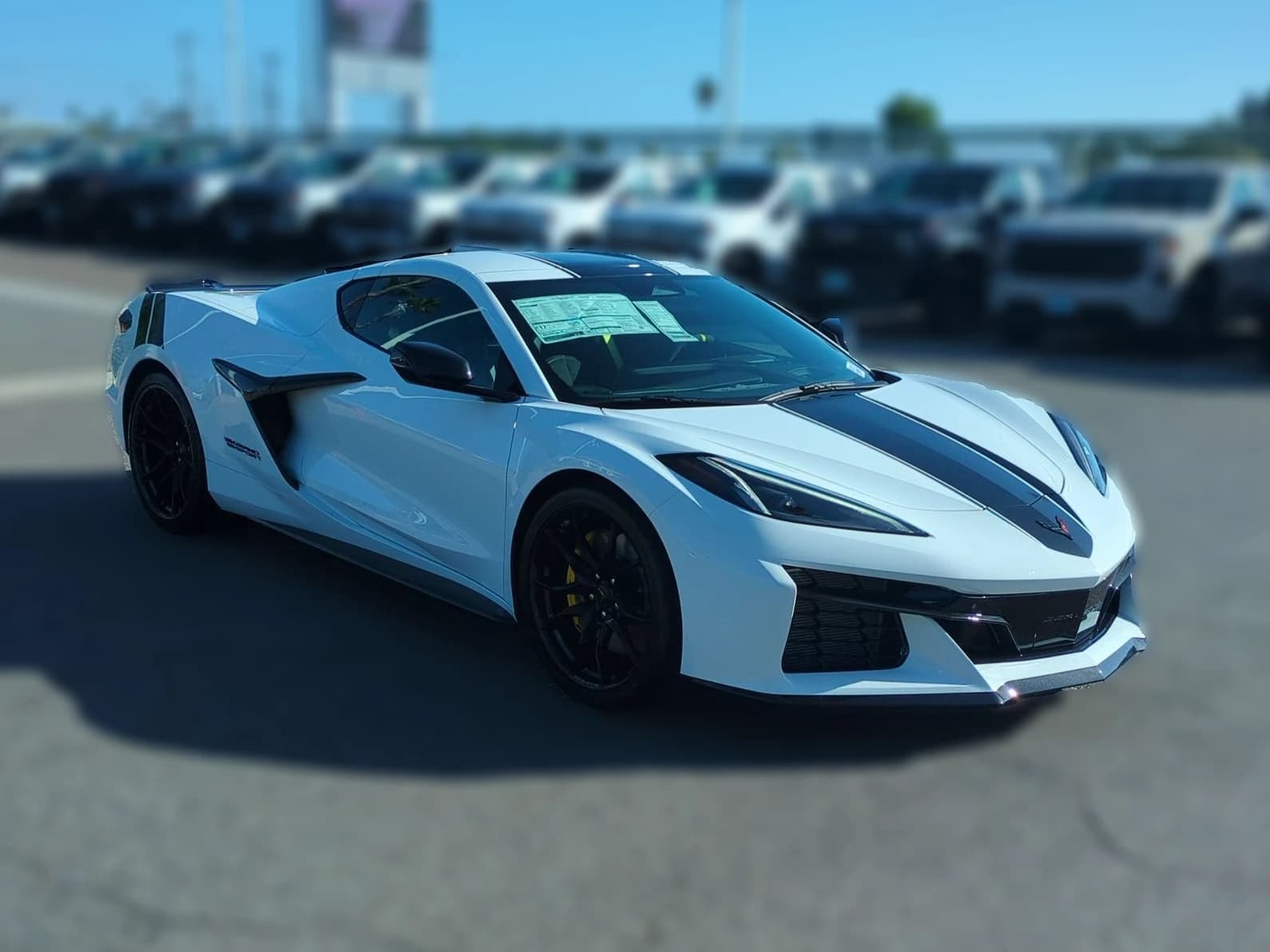 Chevrolet Corvette 2LT 2dr Grand Sport Cpe 2027 — side view