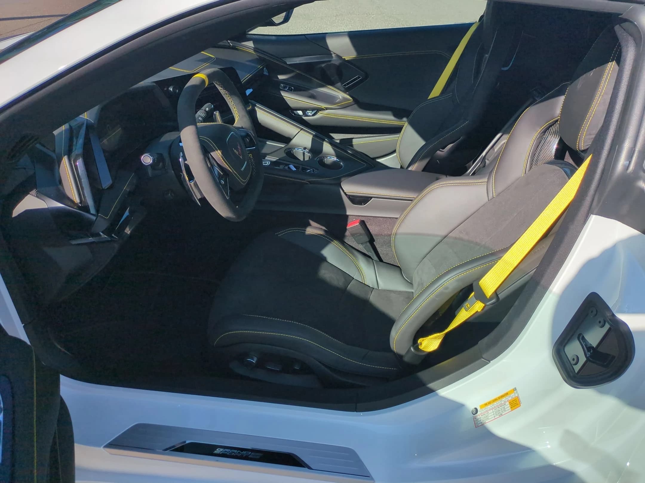 Chevrolet Corvette 2LT 2dr Grand Sport Cpe 2027 — side view