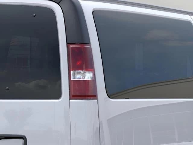 Chevrolet Express Passenger LT RWD 3500 155" 2026 — side view