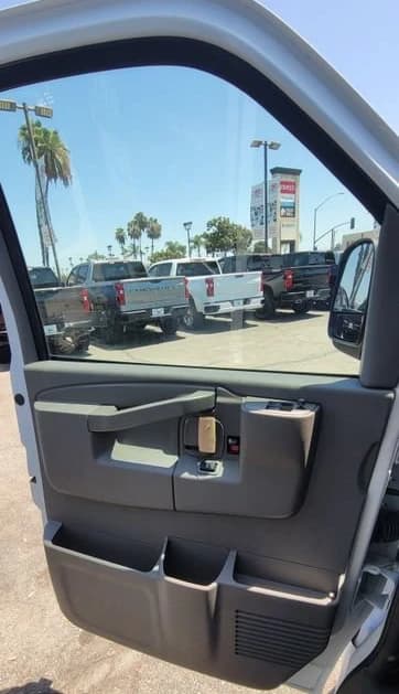 Chevrolet Express Passenger LT RWD 3500 155" 2026 — side view