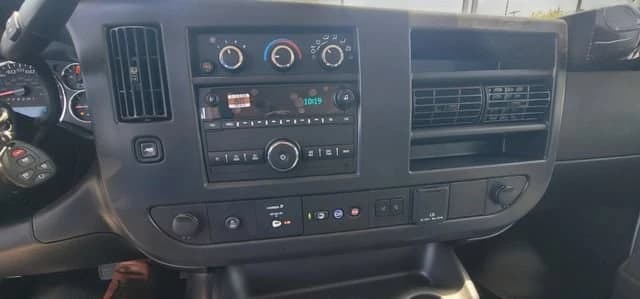 Chevrolet Express Passenger LT RWD 3500 155" 2026 — side view