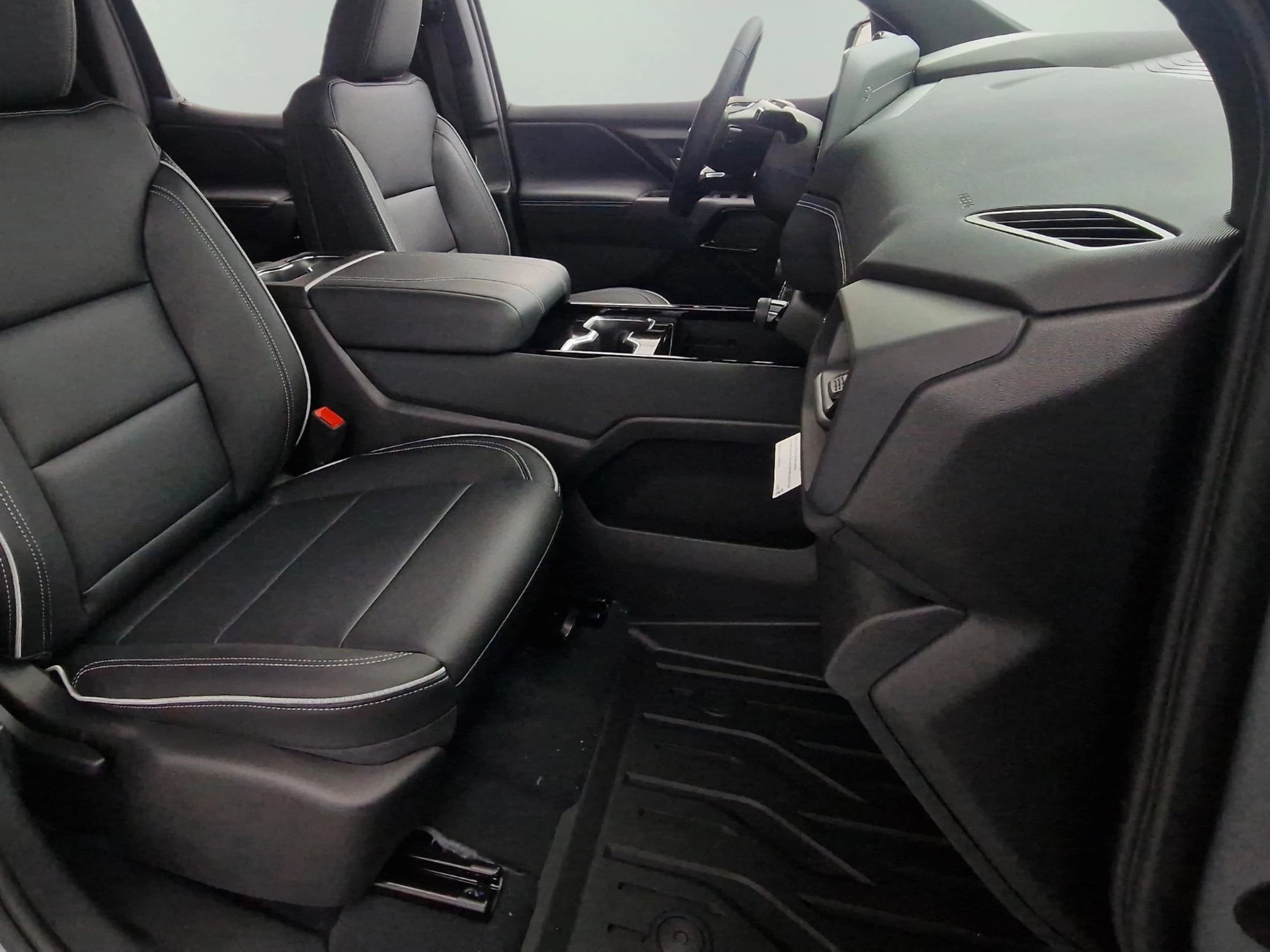 Chevrolet Silverado EV Standard Range LT e4WD Crew Cab 2026 — side view