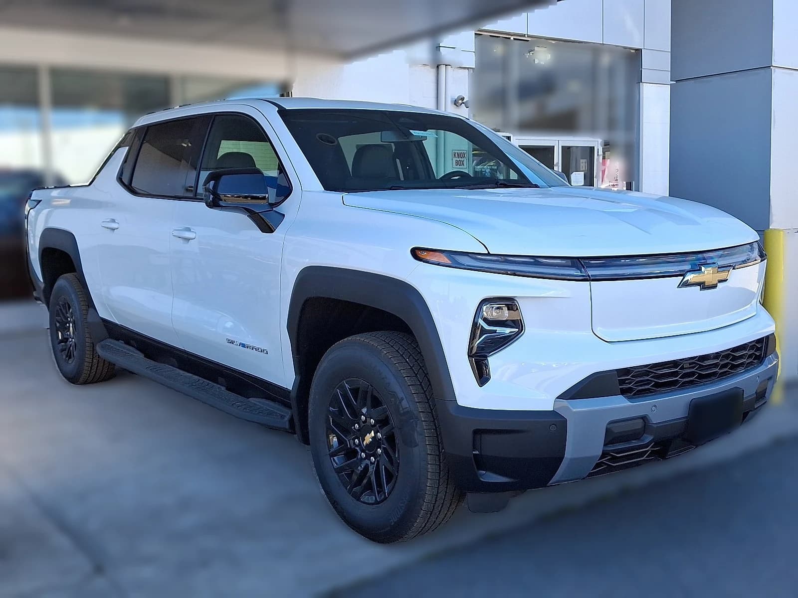Chevrolet Silverado EV Standard Range LT e4WD Crew Cab 2026 — side view