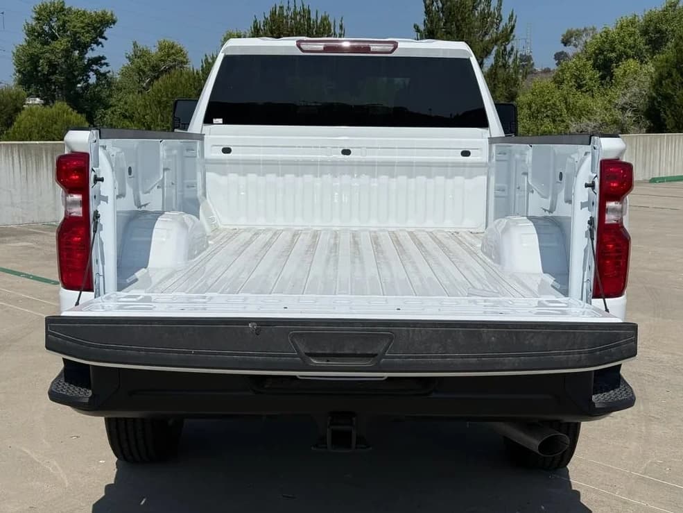 Chevrolet Silverado 2500HD Work Truck 2WD Crew Cab 172" 2026 — side view