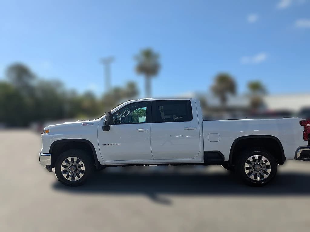 Chevrolet Silverado 2500HD LT 4WD Crew Cab 159" 2026 — side view