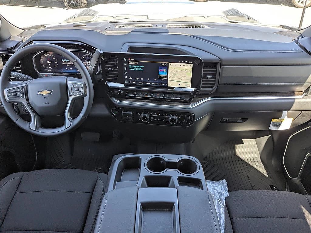 Chevrolet Silverado 2500HD LT 4WD Crew Cab 159" 2026 — side view