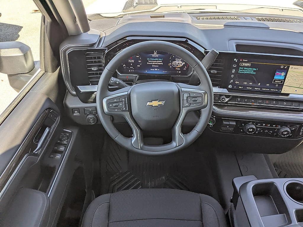 Chevrolet Silverado 2500HD LT 4WD Crew Cab 159" 2026 — side view