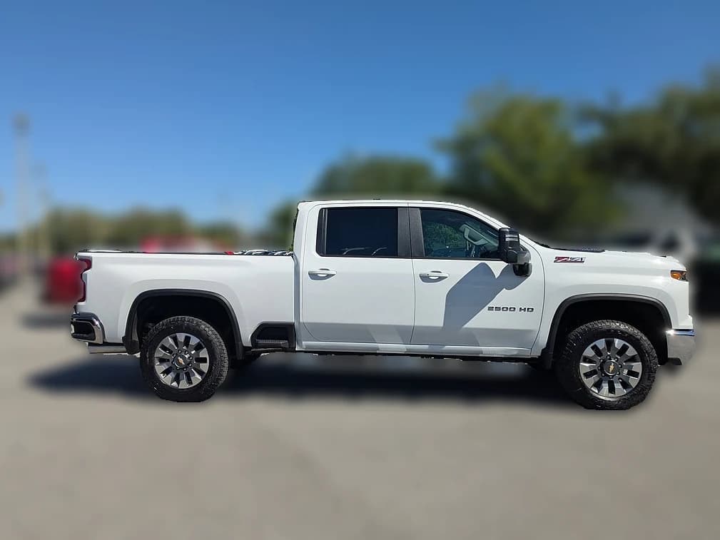 Chevrolet Silverado 2500HD LT 4WD Crew Cab 159" 2026 — side view