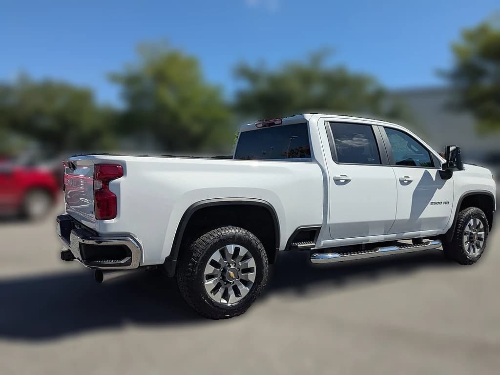 Chevrolet Silverado 2500HD LT 4WD Crew Cab 159" 2026 — side view
