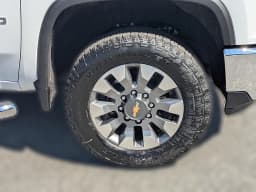 Chevrolet Silverado 2500HD LT 4WD Crew Cab 159" 2026 — side view