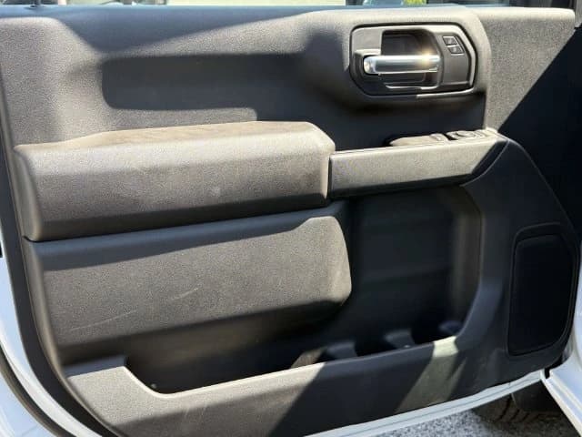 Chevrolet Silverado 2500HD Work Truck 4WD Reg Cab 142" 2026 — side view