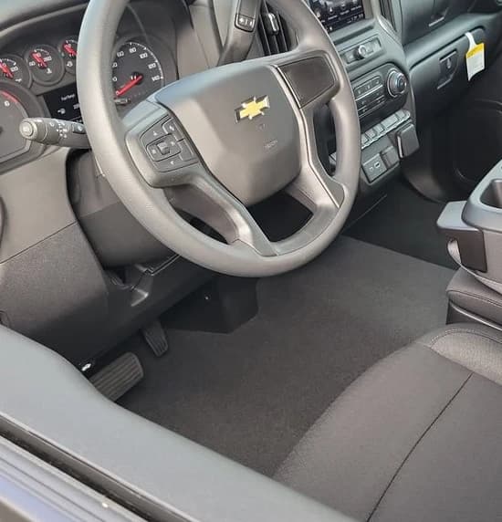 Chevrolet Silverado 2500HD Custom 4WD Crew Cab 159" 2026 — side view