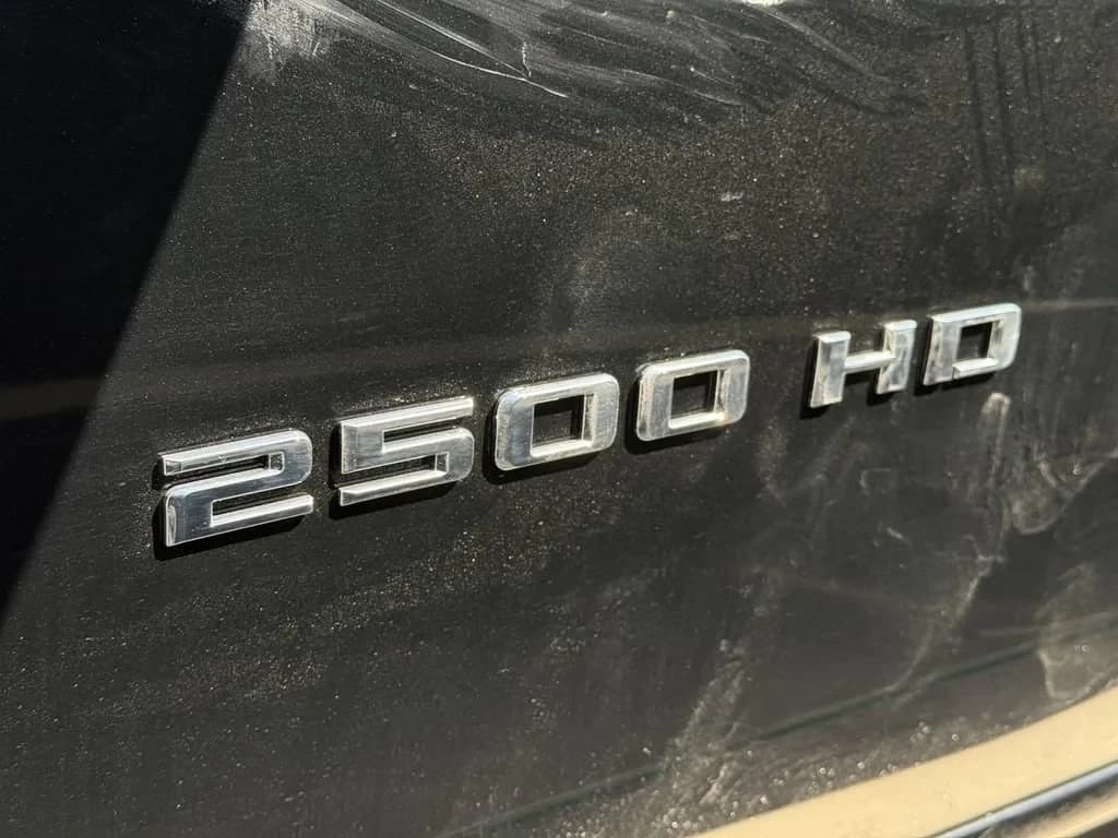 Chevrolet Silverado 2500HD Custom 4WD Crew Cab 159" 2026 — side view