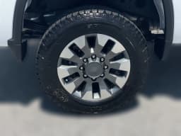 Chevrolet Silverado 2500HD Custom 4WD Crew Cab 159" 2026 — side view
