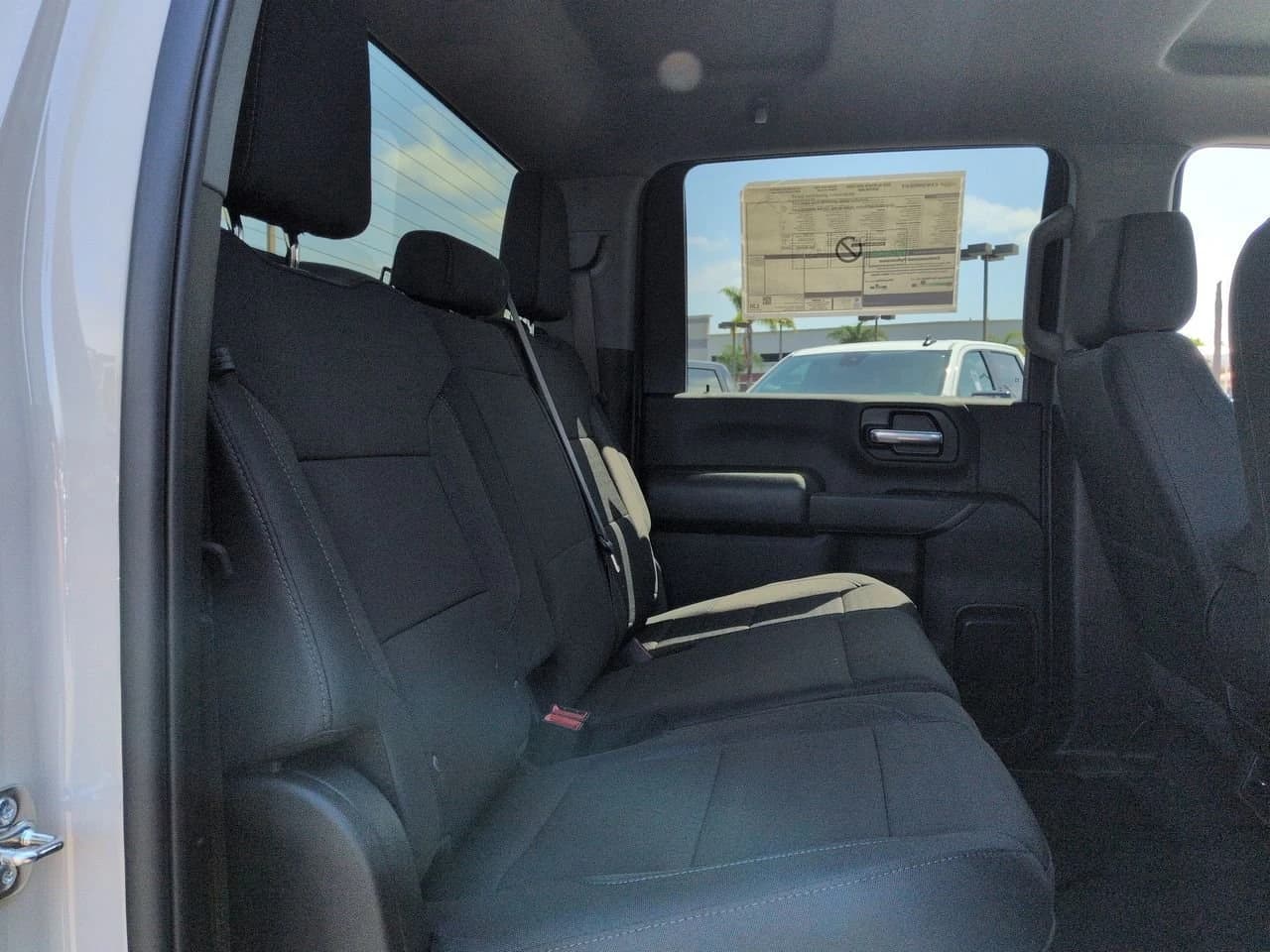 Chevrolet Silverado 2500HD Custom 4WD Crew Cab 159" 2026 — side view